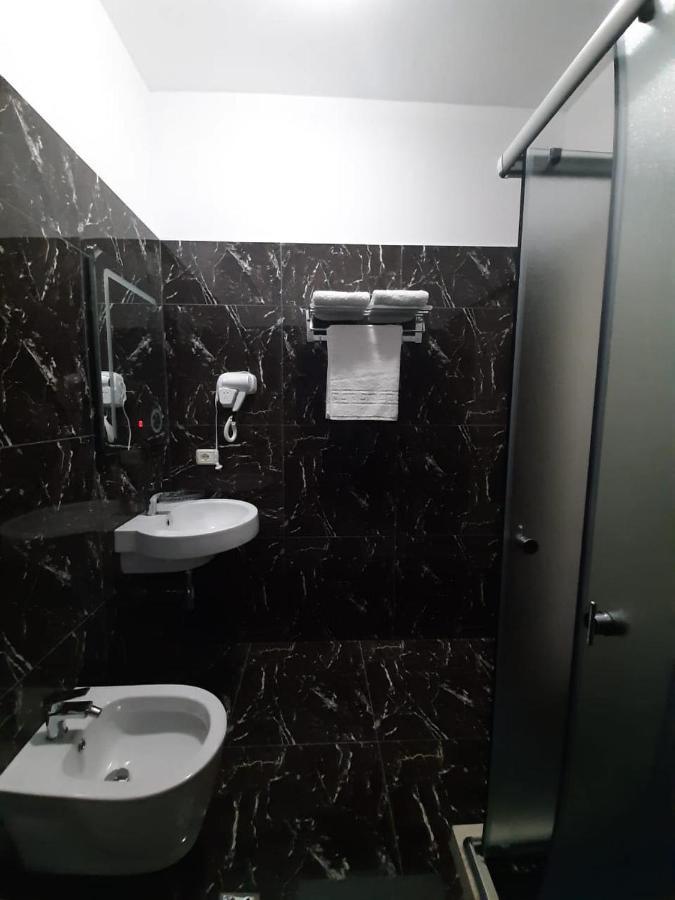 Hotel Vila Arbri Берат Екстер'єр фото